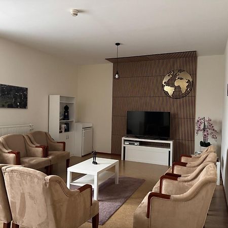 B&B Maria Hart Weert Bagian luar foto