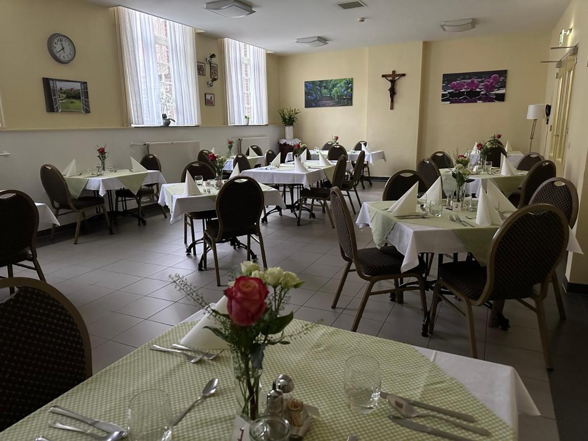 B&B Maria Hart Weert Bagian luar foto