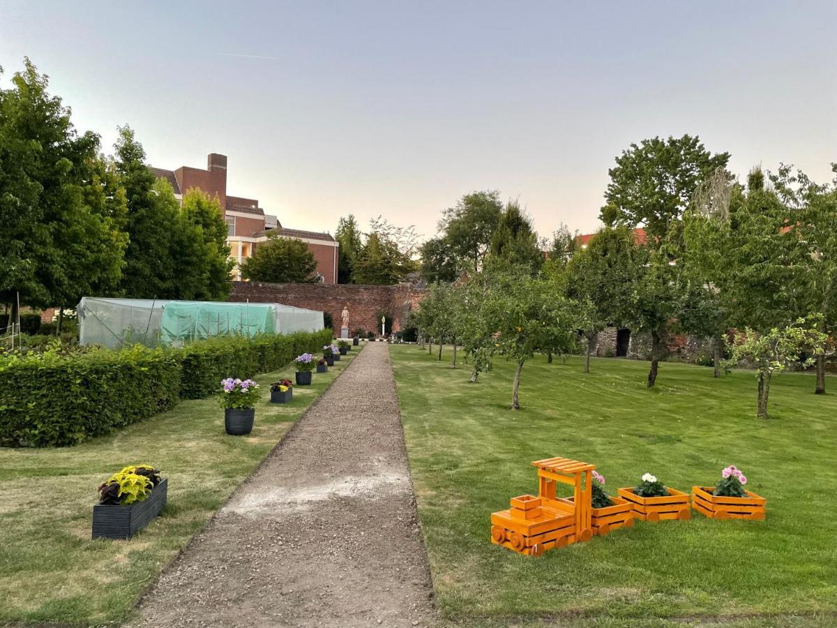 B&B Maria Hart Weert Bagian luar foto
