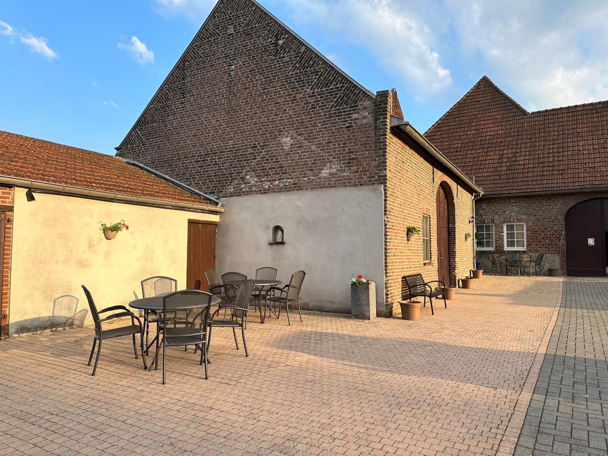 B&B Maria Hart Weert Bagian luar foto