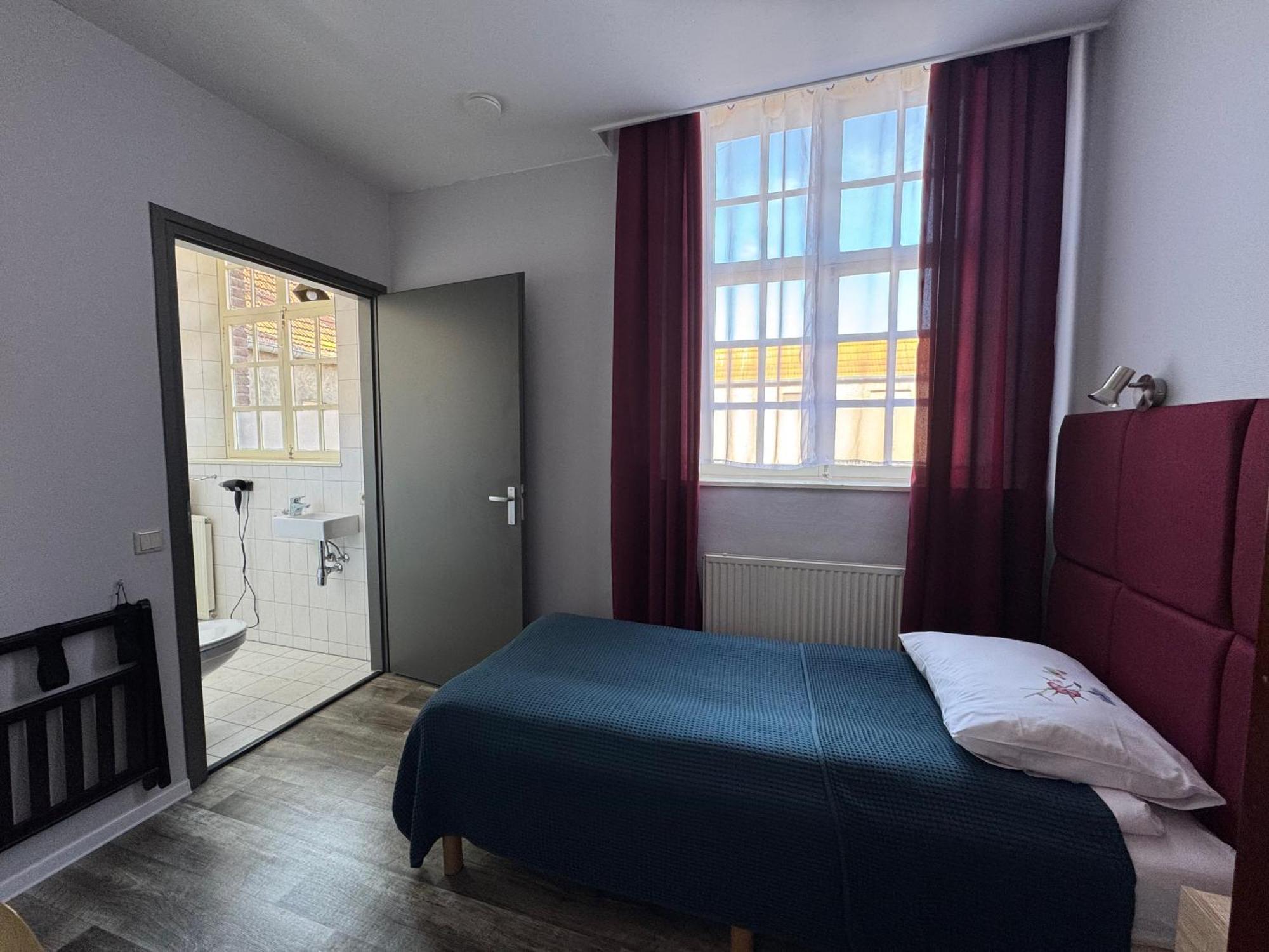 B&B Maria Hart Weert Bagian luar foto