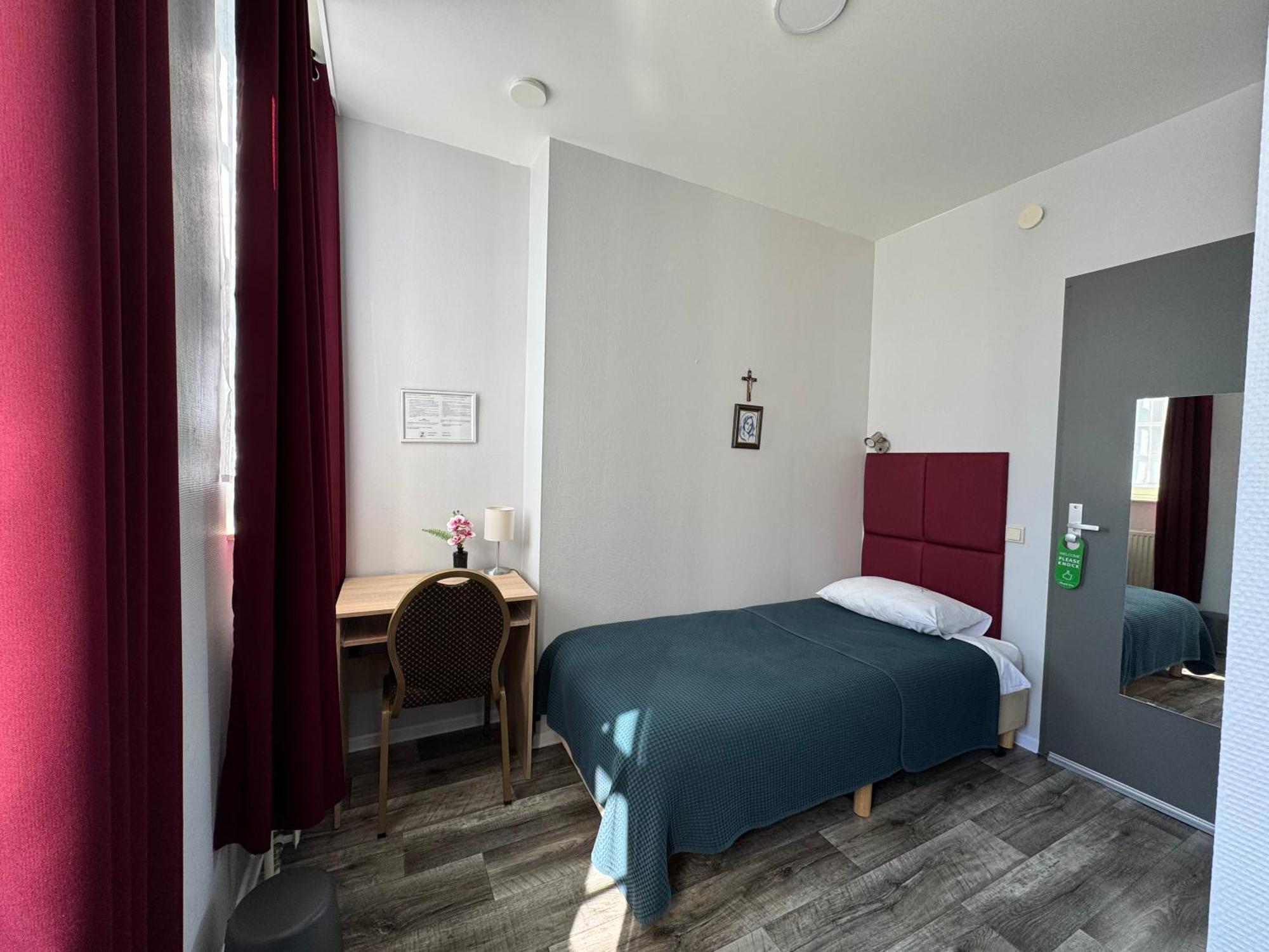 B&B Maria Hart Weert Bagian luar foto