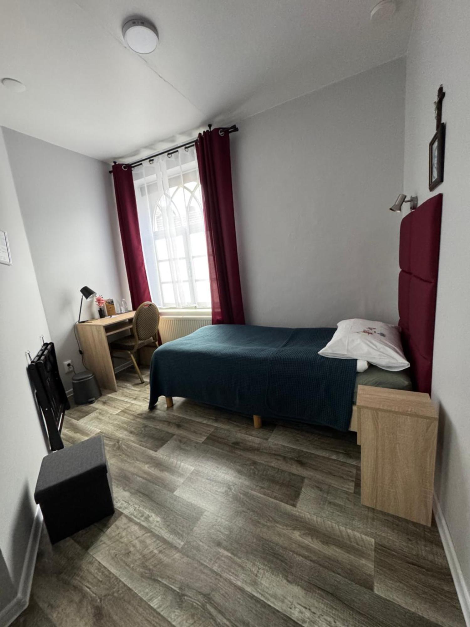 B&B Maria Hart Weert Bagian luar foto