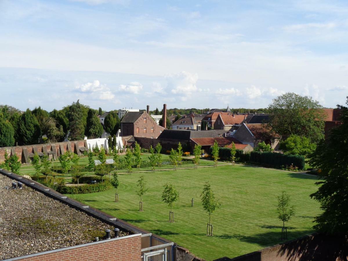 B&B Maria Hart Weert Bagian luar foto