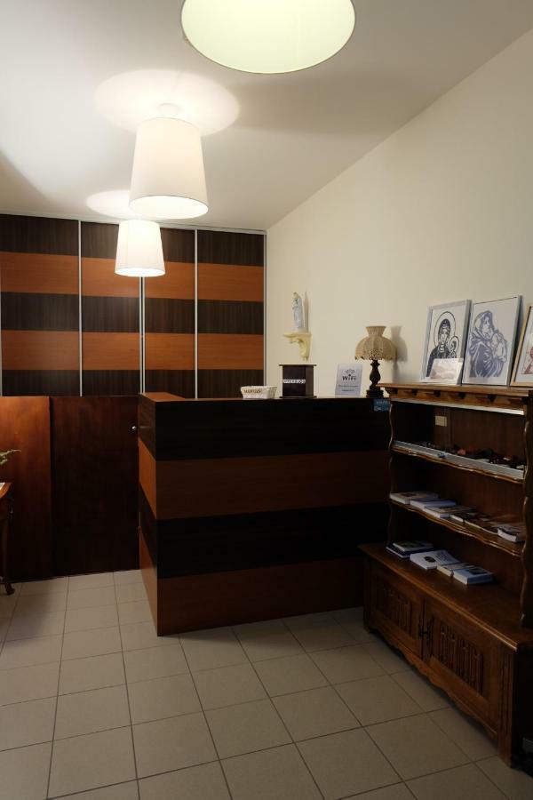 B&B Maria Hart Weert Bagian luar foto